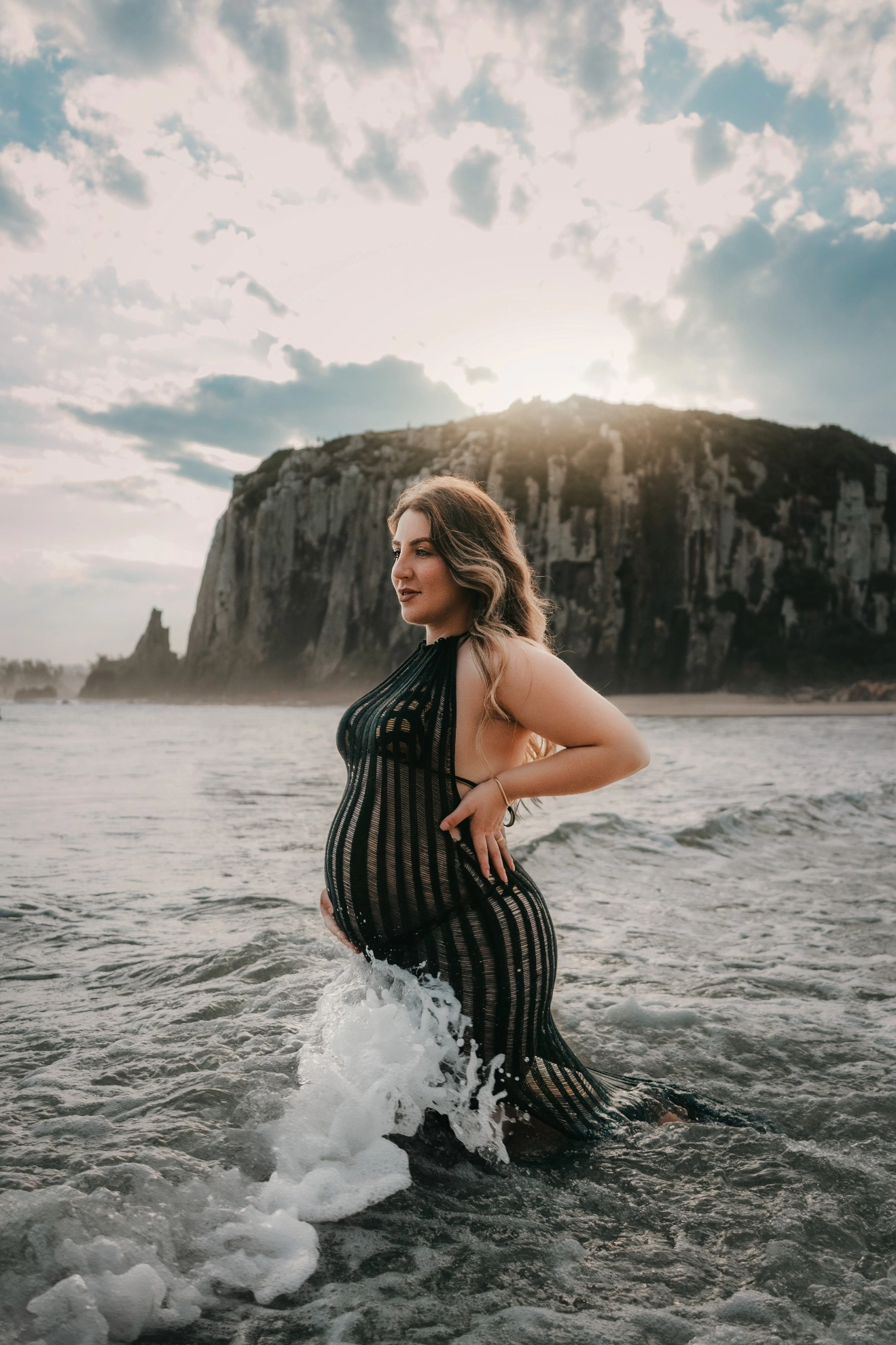 Retrato de gestante junto ao mar